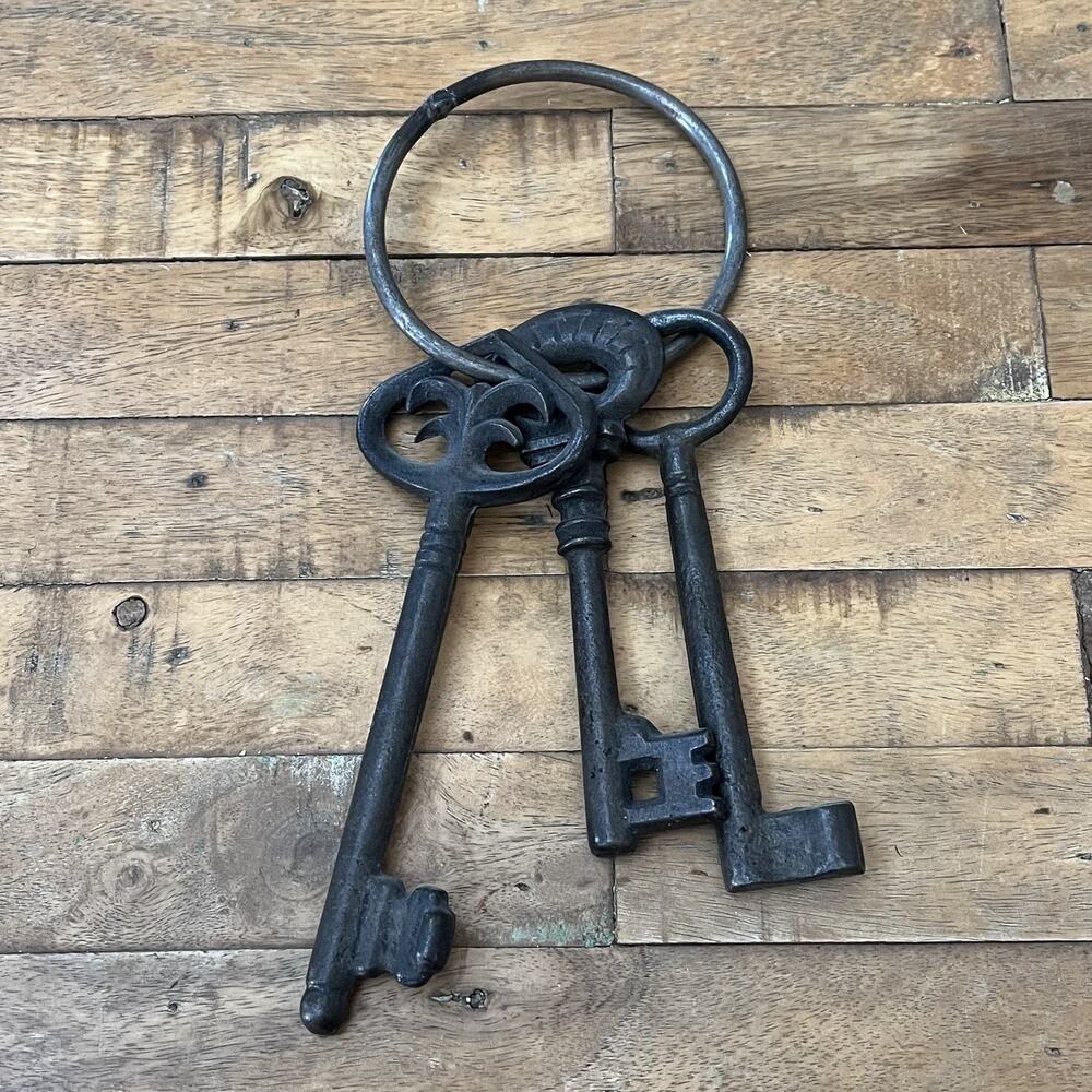 Large Cast Iron Skeleton Keys On a Metal Ring Rustic VIntage-Style Decorative